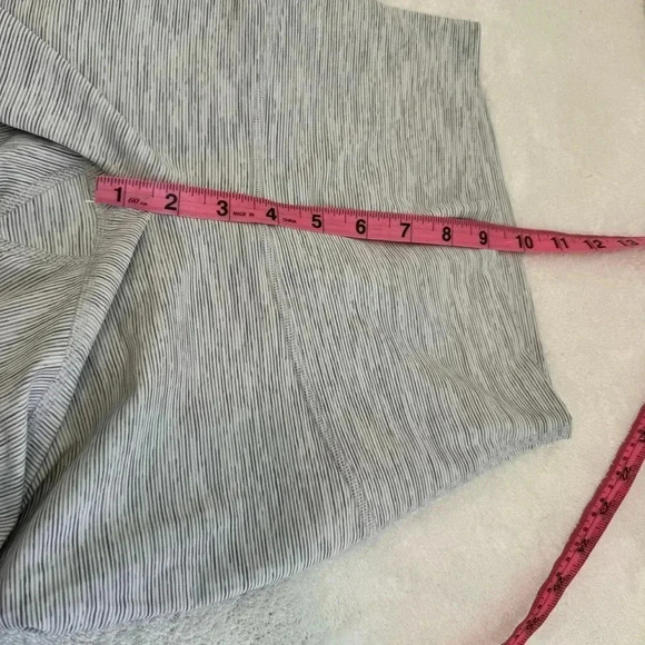 Lululemon Wunder Under High Rise Scalloped Hem Crop 23” size 4 - Picture 12 of 14